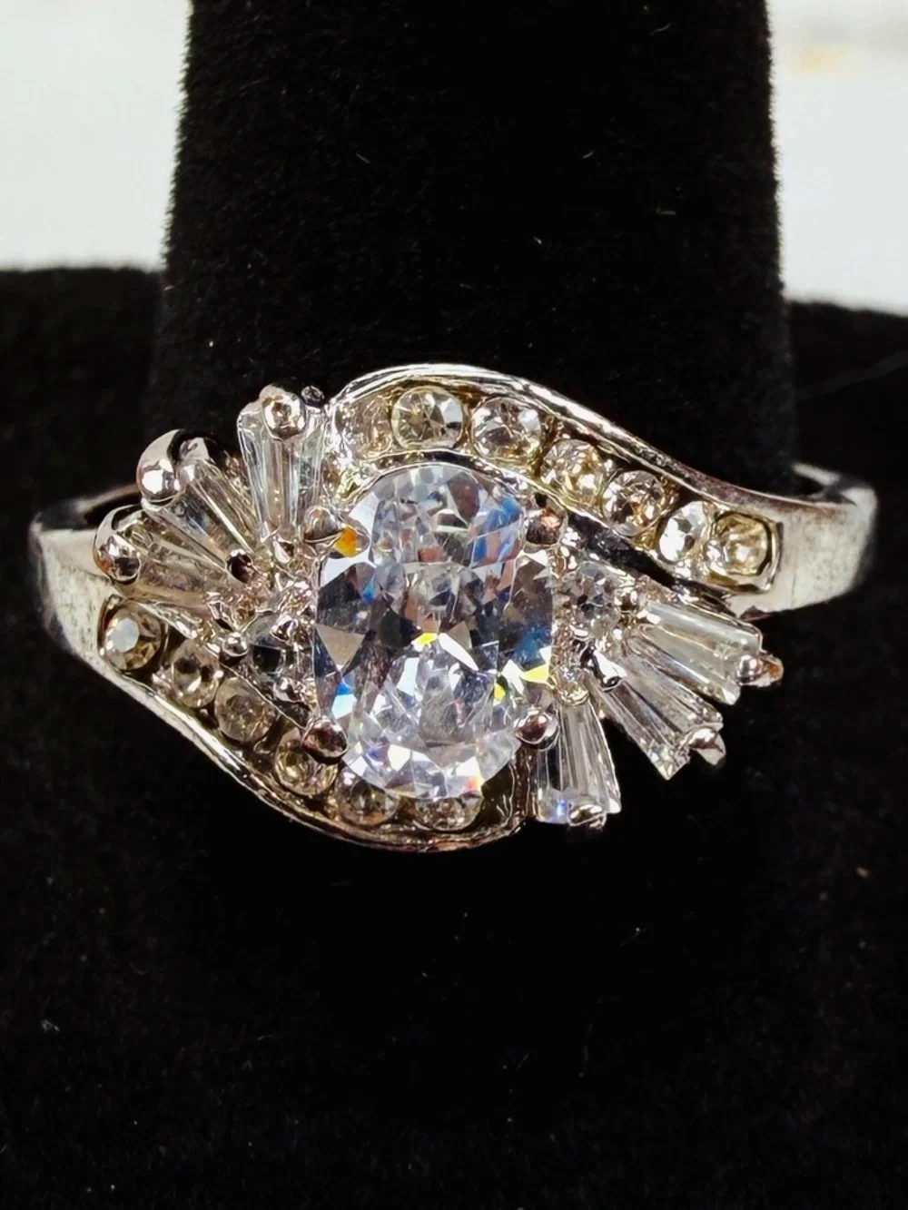 Beautiful Silvertone bling vintage costume size 10 ring